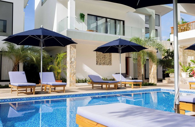 Premium Villa for 15 with Pool and Jacuzzi