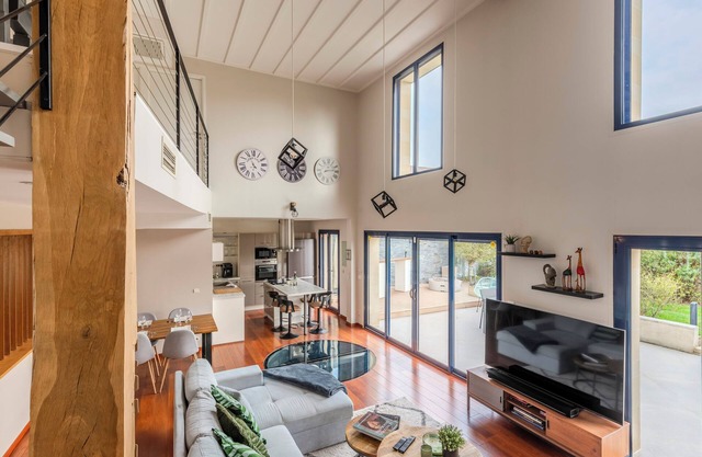Prestige, elegant 185 m² countryside home in the heart of Barbery.