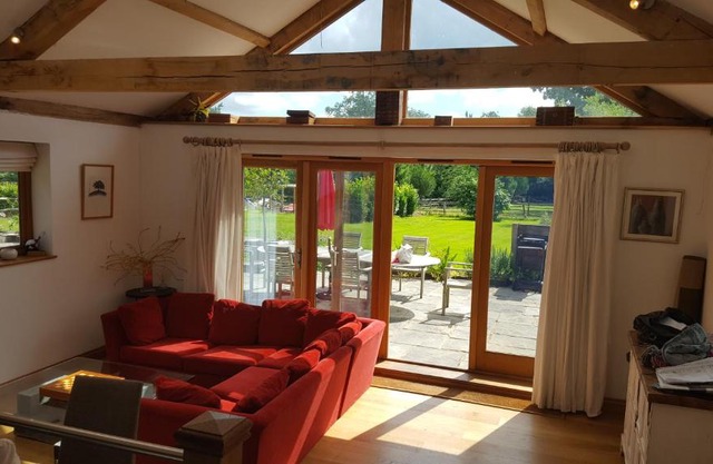 PRESTWICK OAK - 5 Bed Ensuite - Sleeps 14 - House with 3 Studios