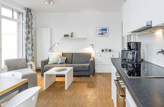 Pretty apartment with sunny balcony in south-east location - only 100 m to the beach