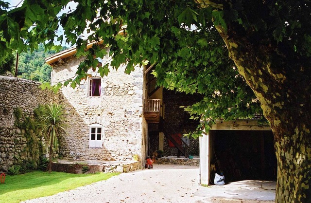 Pretty Holiday Home in Ardèche with Swimming Pool