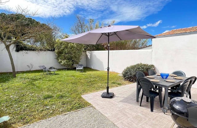 Pretty house with garden and private parking