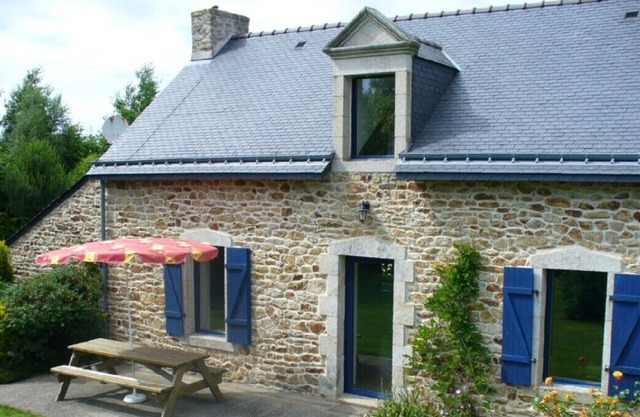 Pretty, spacious house,garden + trampoline, only 25 minutes from sandy beaches