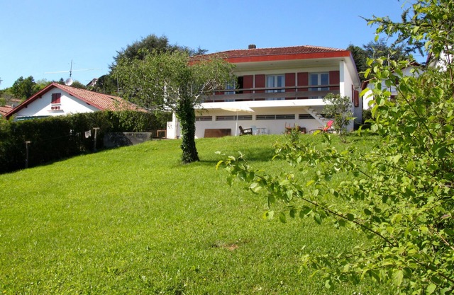 PRETTY VILLA ON THE HEIGHTS OF BORDAGAIN CIBOURE - ST JEAN DE LUZ