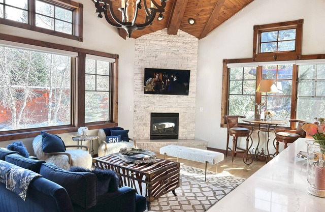 Prime Downtown Aspen Condo
