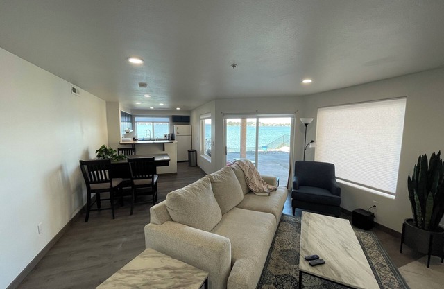Prime Lakefront on Moses Laken