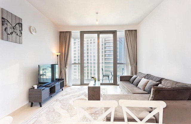 Prime location! 2 BR apartment in Downtown Views