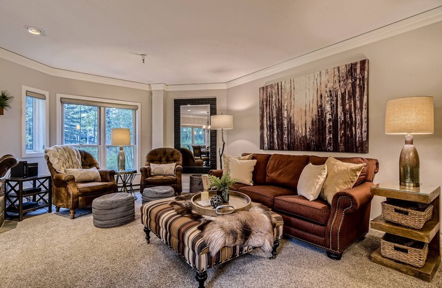 PRIME LOCATION -AUTUMN Beauty blk to Main St Village @ Breck Pool, hot tubs +