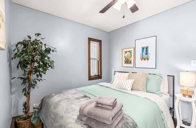Prime Location! Charming 2BR, Royal Oak Downtown
