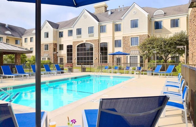 Prime Location! FREE Parking, Close to Rienzi Mansion and Gardens!