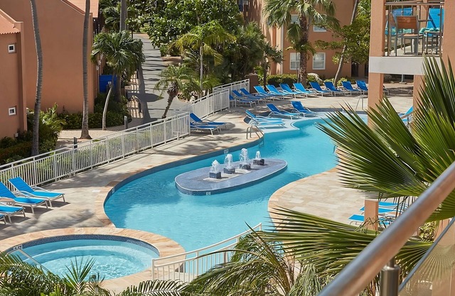 Prime Location! Onsite Pool, Kitchenette, Free Parking, Near Druif Beach