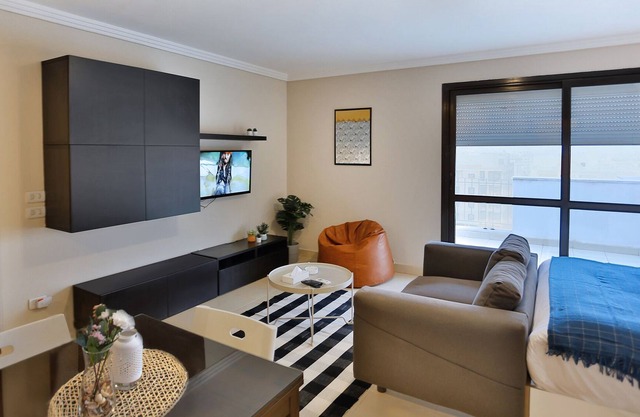 Prime Select Eastown Sodic Studio