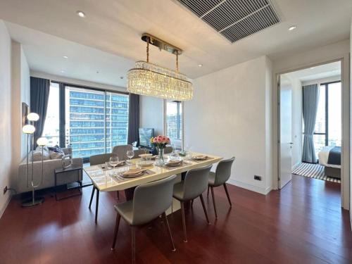 Prime Thonglor 宽敞 2 卧室可容纳 4 人舒适入住，面积 82 平方米