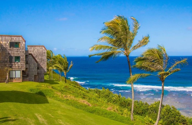 Princeville oceanfront 6 bedrooms! Breathing ocean views!