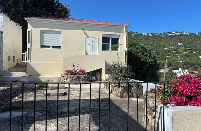 Prindsens Gade Charming 1-bedroom apartment AC, WiFi in lovely Charlotte Amalie