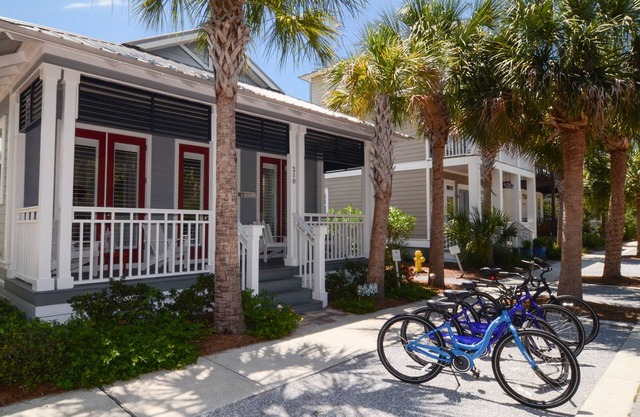 Pristine Cottage Near Rosemary Beach ~ 2 King Masters ~ 4 Bikes ~ Self Check-In