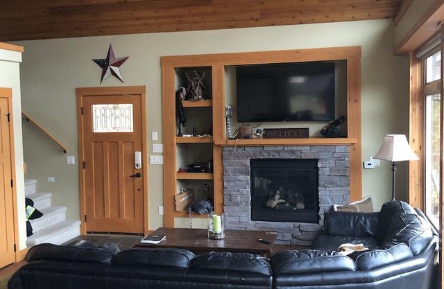 Pristine Slocan Lakeview/Lakefront Chalet!!!! Great Family Get Away!!!!!