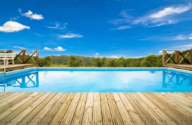 Private Villa with hot tub, WIFI, private pool, TV, pets allowed, panoramic view, close to Arezzo