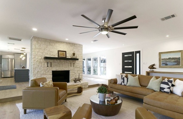Privacy & escape 30 minutes from Austin w/access to 14 miles of wooded trails.