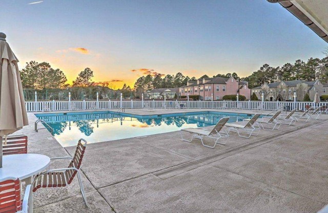Private 2 Bedroom Condo in Myrtle Beach with Pool on Golf Course!