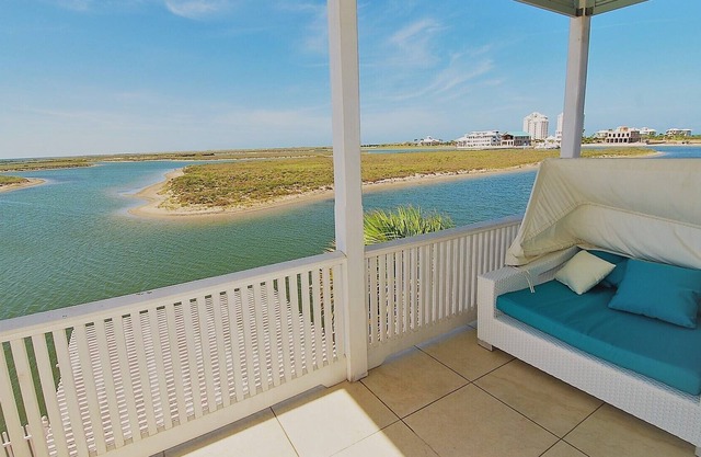 Private 3 bedroom 4 bath Bayfront home with swimming pool, and boat dock~ Luxury Rental ~