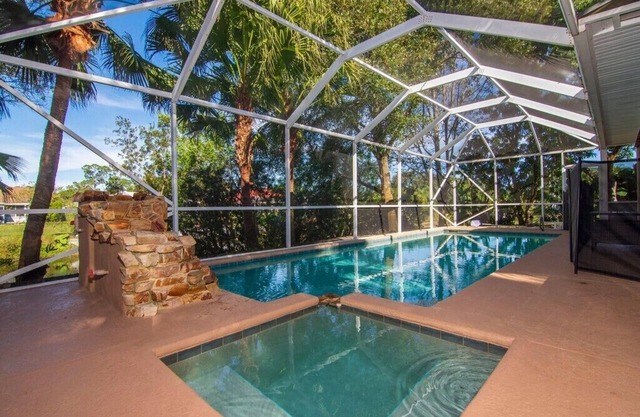 Private 4/3 Beach Getaway; Heated Pool & Spa!