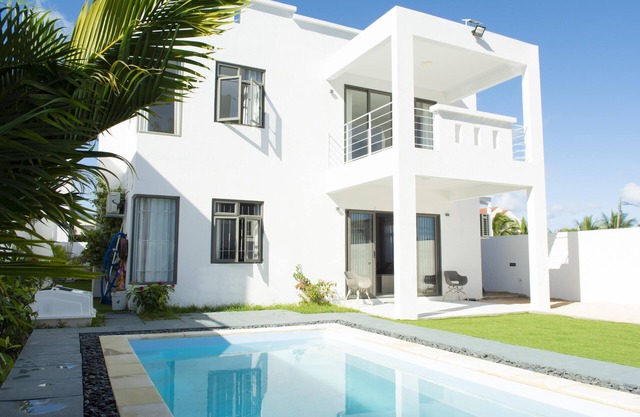 Private 4-Bed Villa La Tourelle, Sleeps 8, Pool
