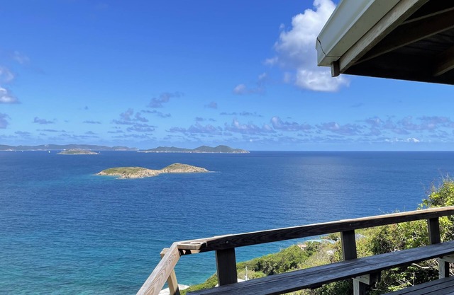 Private and Quiet with Panoramic Ocean Views – Sugar Bird Cottage