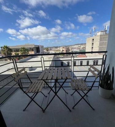 Private and secure Downtown apt