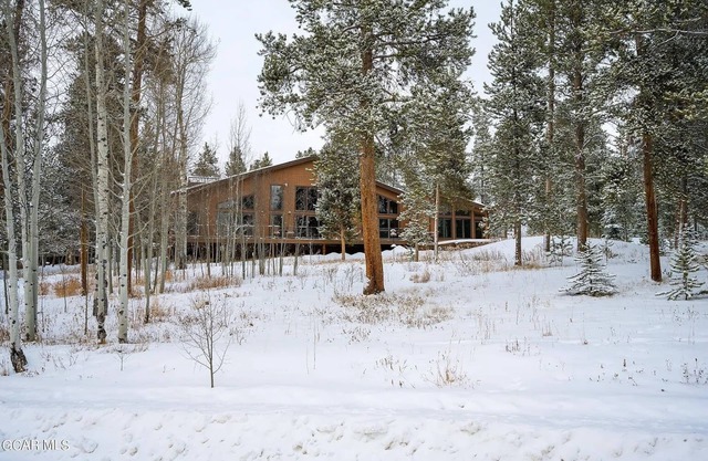Private and spacious 4bd Cabin-360 views of nature Close to skiing!