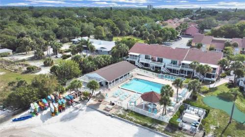 Private Beach Condo Mins To Beach, Pool, Hot Tub
