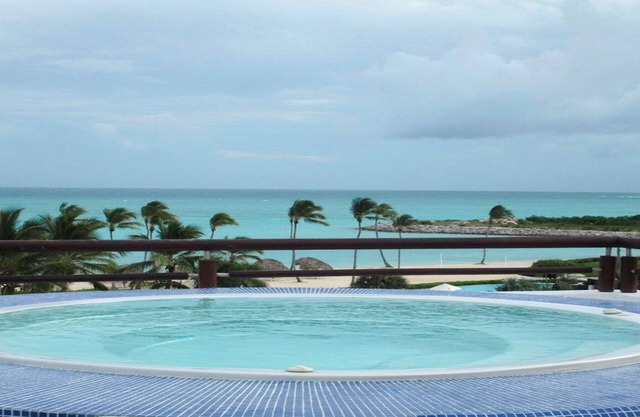 Private Beach Ocean View 2 Bedroom with Jacuzzi