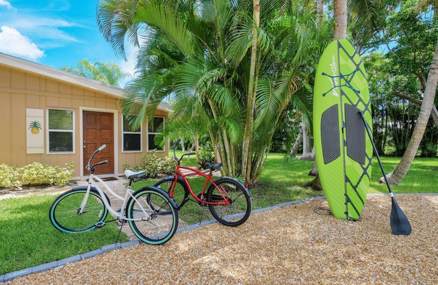 PRIVATE BEACH STEPS FROM OCEAN PARADISE,ORCHID ISLAND PETS ALLOWED DISCOUNT
