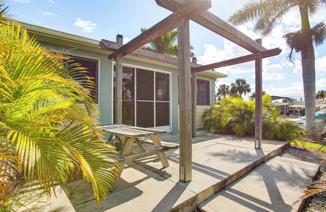 Private Boat Dock: Canal-Front Port Charlotte Gem