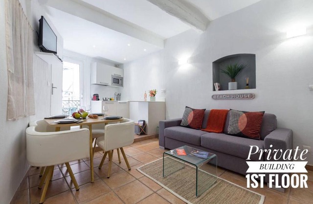 PRIVATE BUILDING, 4 APTS, UNIQUE AT NICE- OLD TOWN
