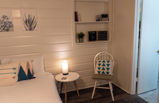 Private Comfy Studio w wifi, private patio, workspace in convient location