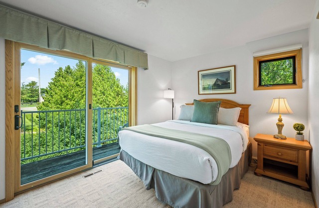 Private Condo-Walking distance to Downtown Fish Creek