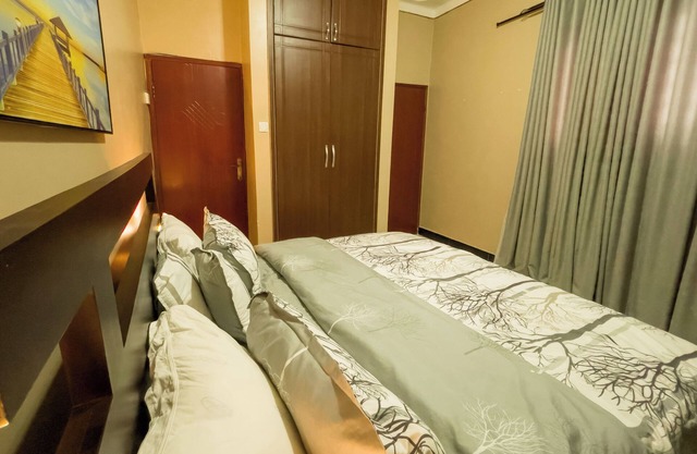 Private Cozy Apartment in Kampala with, natural views, Wifi and Hot Shower.