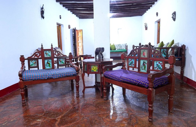 Private cozy villa 10 min to the beach!