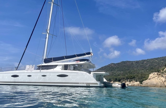 Private cruises on the catamaran Shamane