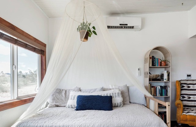 Private desert cabin with hot tub & breathtaking views near Joshua Tree. Relax under starry skies, cook in the spacious kitchen, or explore nearby Pioneertown, La Copine, and endless desert trails.