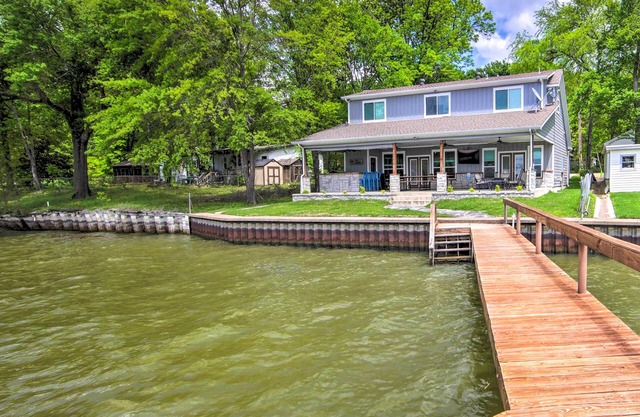Private Dock & Boat House: Lakefront Mabank Home
