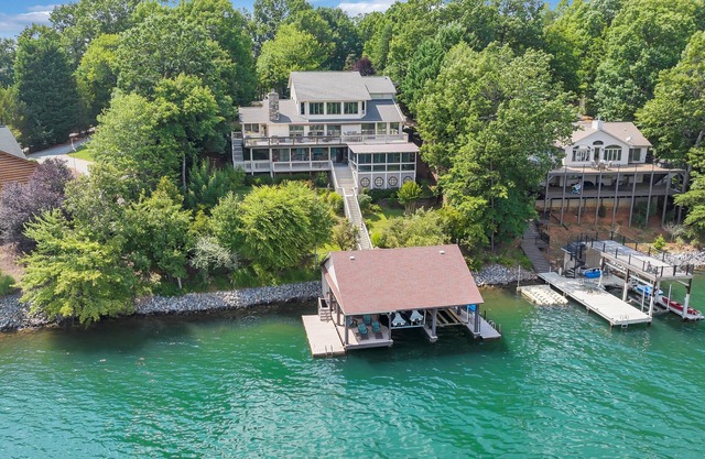 Private Dock,Indoor Pool, and Hot Tub