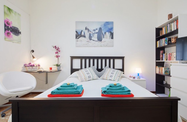Private double room in Parma by Raffaella