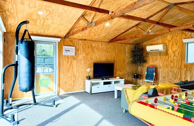 Private Family City Retreat, Sleeps 8