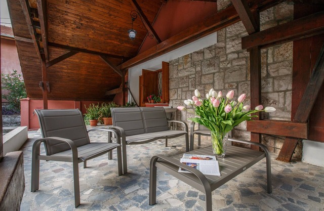 Private garden villa: serenity , private lush haven by the sea.