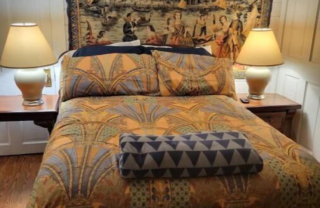 Private Guest Suite in Historic house