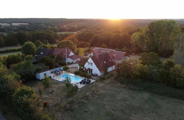 Private hamlet for 16 to 40 people, swimming pool, disco