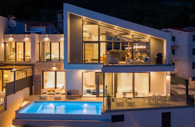 Private heated pool, 3 bedrooms, 2 living rooms, a gym, villa for 6 people