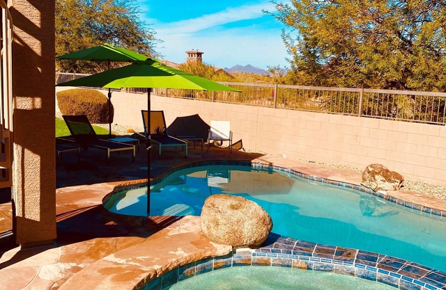 Private Heated Pool/Hot Tub with amazing views and great golfing in Las Sendas!
